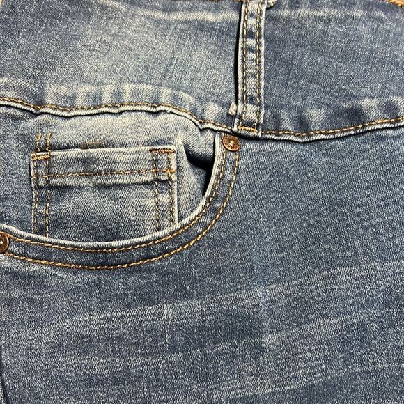 Bamboo jeans 👖 distressed blue color. Size 11 - Picture 11 of 12